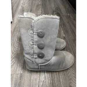 UGG Classic Triple Button Grey Suede Sheepskin Boots Womens Size 7 F8004B